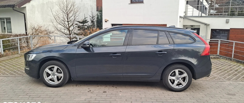 Volvo V60 cena 44900 przebieg: 207000, rok produkcji 2017 z Poznań małe 172